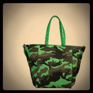 NWOT large green camo tote with interior pockets!
